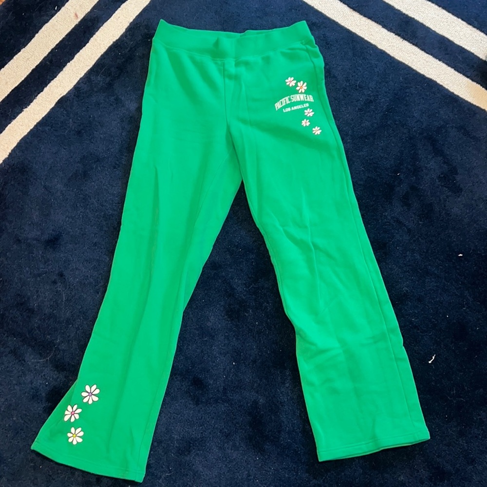 Pacsun Sweatpants with Adorable Flower Detailing!